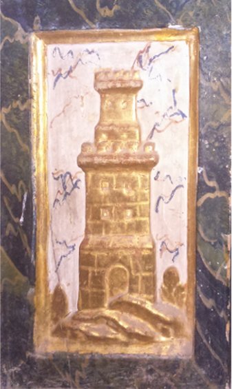 Torre escalonada con almenas