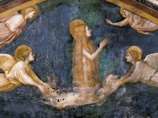 La Magdalena en una de sus ascensiones a los cielos, representada arrodillada y en actitud orante, con tantos cabellos que su silueta desaparece