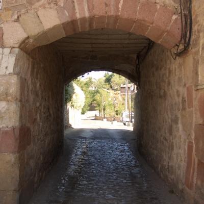 La actual Puerta del Toril vista desde la Plaza Mayor, un pasadizo largo y estrecho