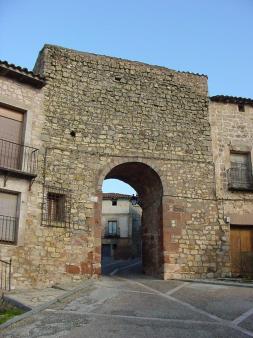 The wall's entrance as it stands today/La puerta de la muralla en la actualidad