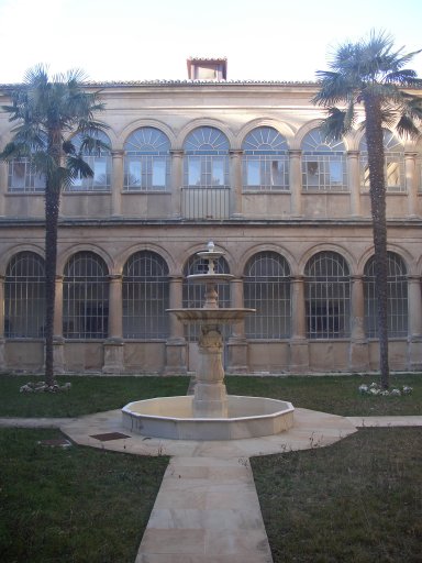 El patio interior del edificio de la antigua universidad, hoy Palacio Episcopal