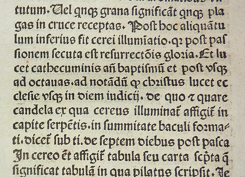 Fragmento de edición incunable de la obra de Durando, con tipografía gótica, en que se menciona el capite serpentis